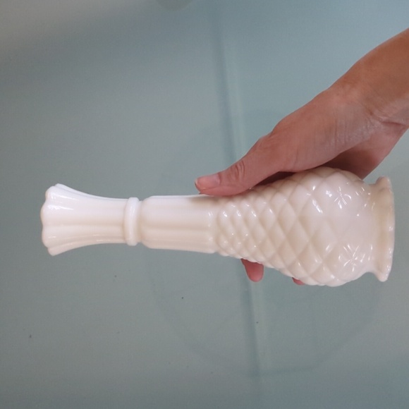 Vintage Anchor Hocking White Pineapple Diamond Pattern Milk Glass Bud Vase 9" - Picture 9 of 10